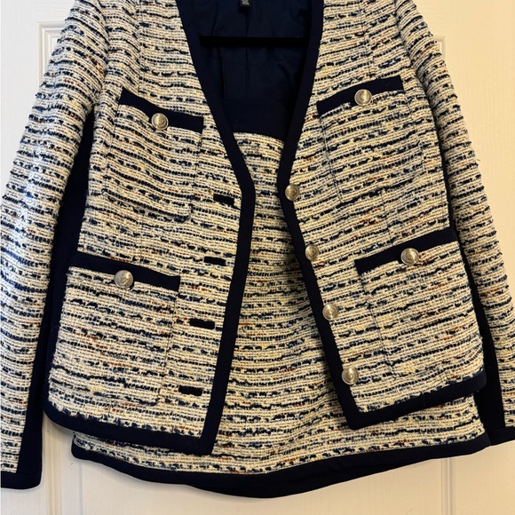 White House suit - Picture 1 of 2